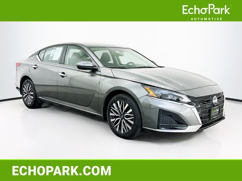Used 2023 Nissan Altima 2.5 SV image 1