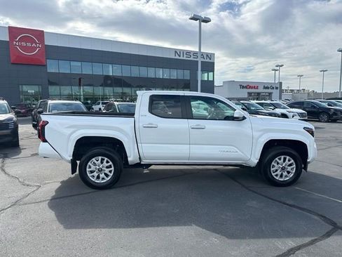 Used 2024 Toyota Tacoma SR5 AWD/4WD image 13