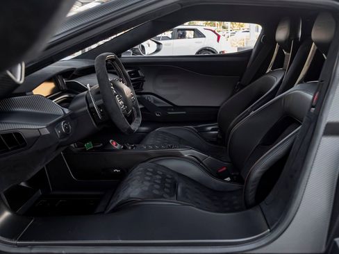 Used 2019 Ford GT RWD image 17