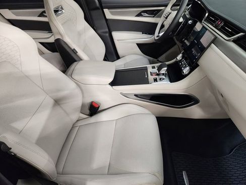 New 2026 Jaguar F-PACE R-Dynamic S image 3