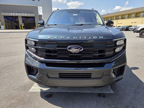 New 2025 Ford Expedition Active image 2