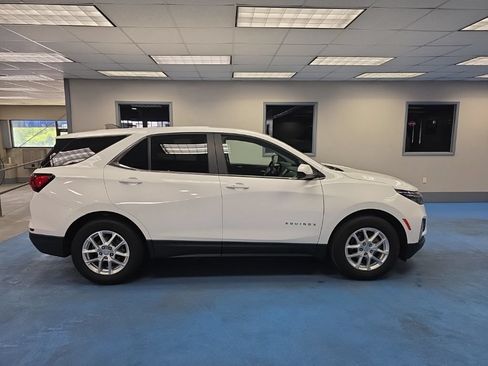 Certified 2024 Chevrolet Equinox LT FWD image 2