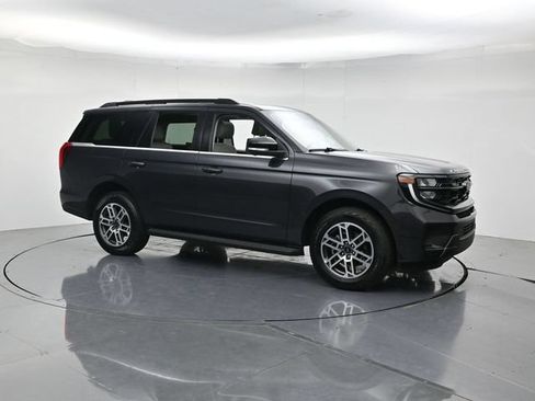 Certified 2025 Ford Expedition Active AWD/4WD image 3