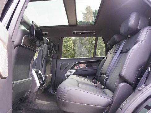 Used 2024 Land Rover Range Rover Long Wheelbase Autobiography image 44