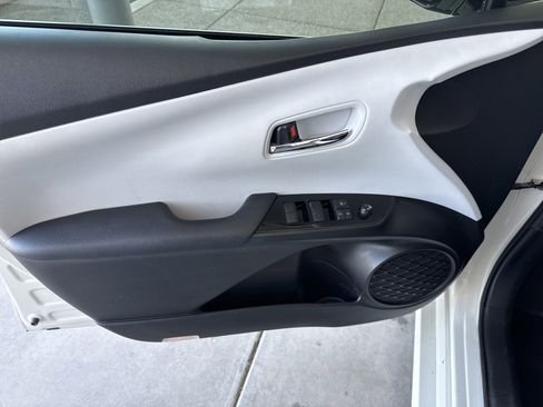 Used 2020 Toyota Prius LE w/ Carpet Mat Package AWD/4WD image 20