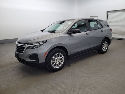 Used 2023 Chevrolet Equinox LS AWD/4WD image 2