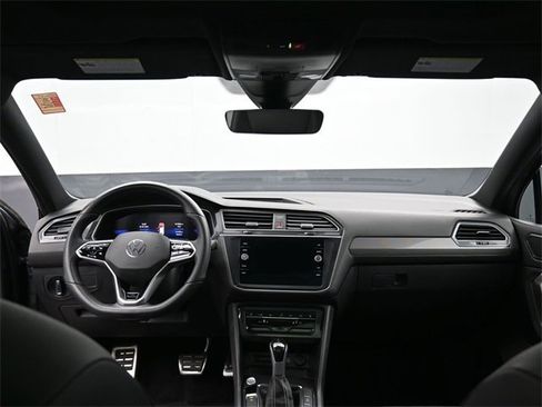 Used 2023 Volkswagen Tiguan SE R-Line image 28