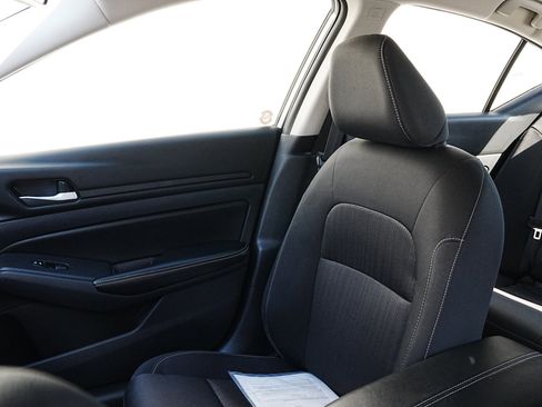 Used 2024 Nissan Altima 2.5 SV image 10