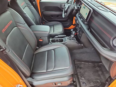 Used 2025 Jeep Wrangler Unlimited Rubicon w/ Convenience Group image 22