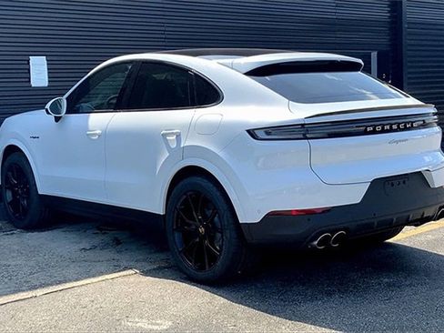 New 2025 Porsche Cayenne E-Hybrid Coupe image 3