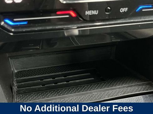 Used 2025 Volkswagen Taos SE AWD/4WD image 33