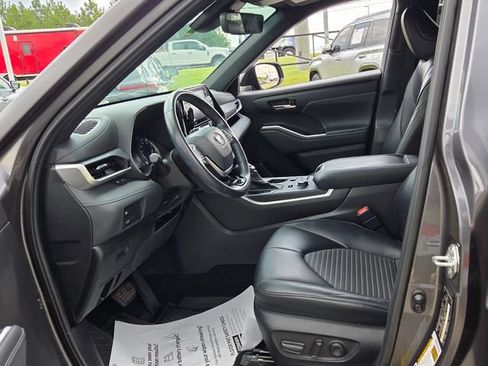 Used 2022 Toyota Highlander XSE AWD/4WD image 5