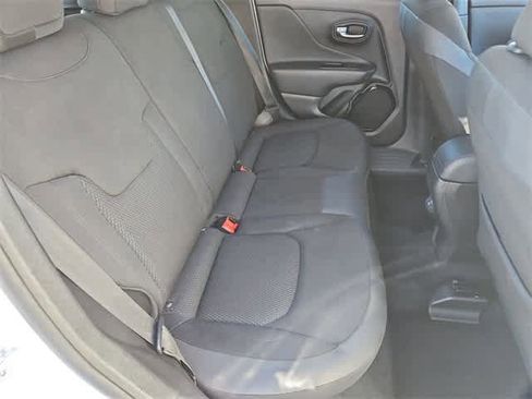 Used 2018 Jeep Renegade Altitude w/ Advanced Technology Group image 20