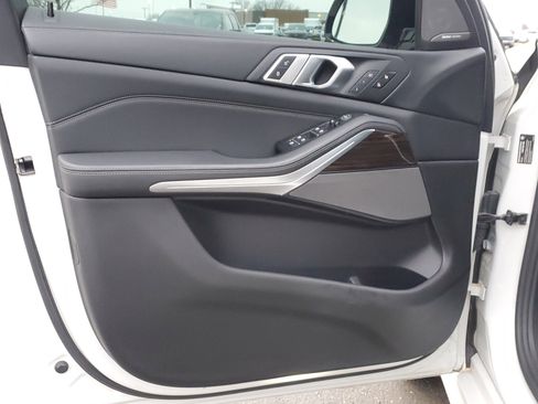 Used 2019 BMW X5 xDrive50i w/ M Sport Package image 21