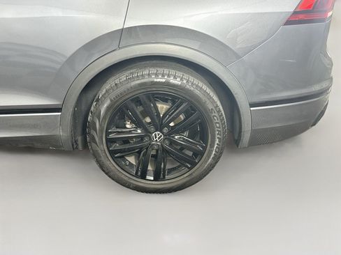 Used 2022 Volkswagen Tiguan SE R-Line FWD image 11