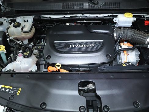 Used 2024 Chrysler Pacifica Limited FWD image 35