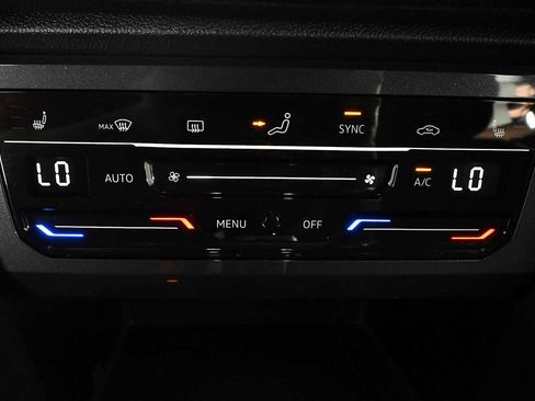 Certified 2024 Volkswagen Tiguan SE FWD image 28
