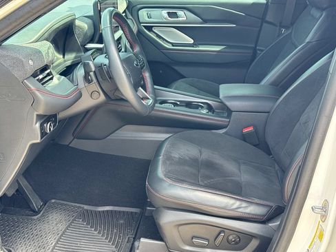 Used 2025 Ford Explorer ST AWD/4WD image 9