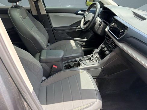 Used 2023 Volkswagen Taos SE w/ Panoramic Sunroof Package AWD/4WD image 25