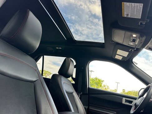 Used 2023 Ford Explorer ST-Line w/ Class IV Trailer Tow Package image 28