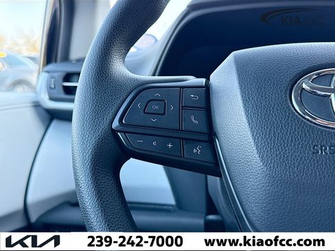 Used 2025 Toyota Sienna LE image 37