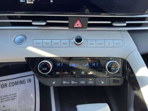 Used 2023 Hyundai Elantra Limited image 26