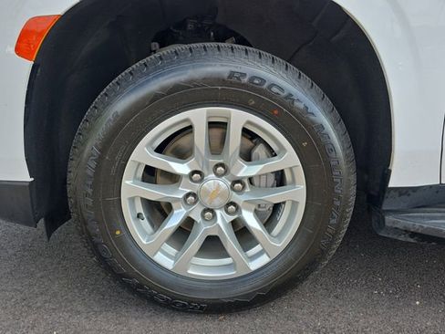 Used 2024 Chevrolet Tahoe LT RWD image 9