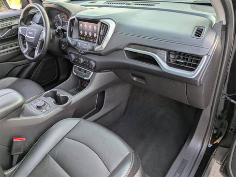 Used 2024 GMC Terrain SLT image 30
