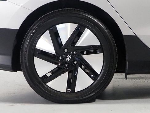 Used 2025 Hyundai Ioniq 6 SE RWD image 38