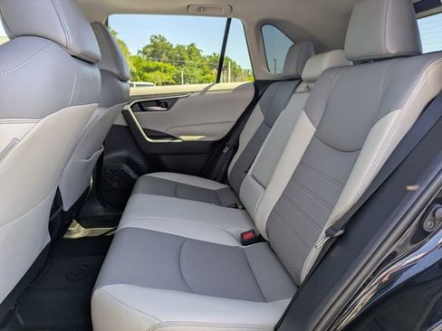 Used 2020 Toyota RAV4 XLE Premium FWD image 15