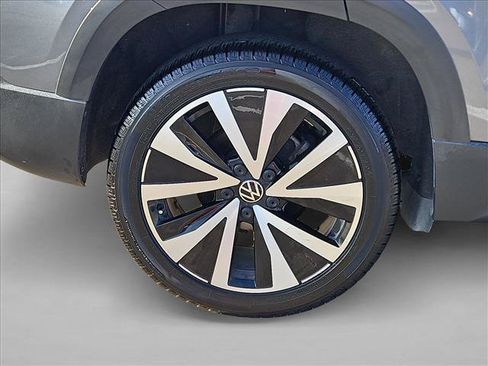 Used 2024 Volkswagen Taos SE FWD image 23