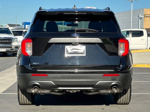Used 2022 Ford Explorer XLT w/ Equipment Group 202A image 4