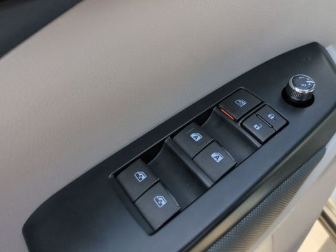 Used 2019 Toyota Highlander LE FWD image 12