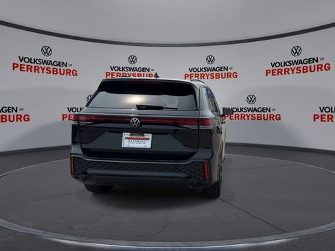 Certified 2025 Volkswagen Tiguan SE R-Line FWD image 7