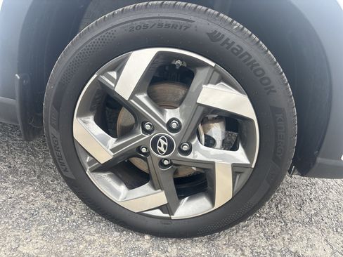 Used 2024 Hyundai Venue SEL FWD image 11