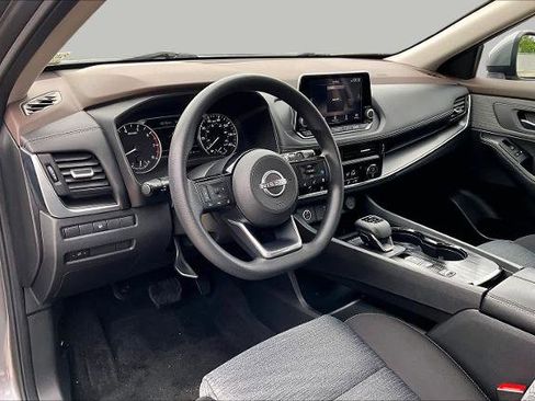 Certified 2023 Nissan Rogue SV FWD image 17