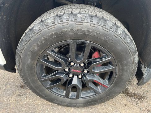Used 2022 GMC Sierra 1500 Elevation w/ Preferred Package AWD/4WD image 9