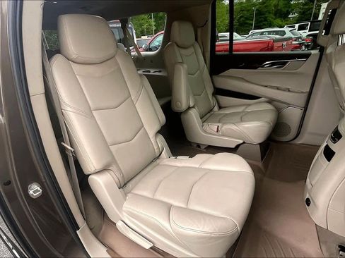 Used 2015 Cadillac Escalade ESV Luxury AWD/4WD image 19
