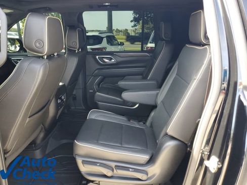 Used 2023 Chevrolet Suburban Premier w/ Premium Package RWD image 13
