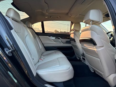 Used 2016 BMW 740i image 33