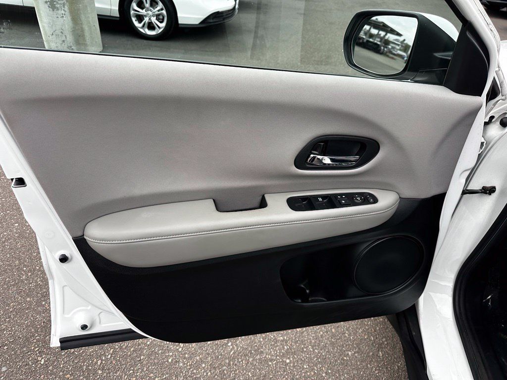 Used 2017 Honda HR-V LX image 23
