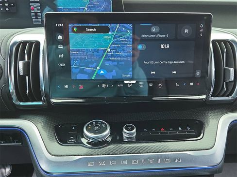 Used 2025 Ford Expedition Platinum w/ Stealth Appearance Package image 21