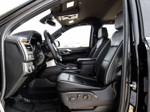 Used 2024 Chevrolet Suburban Premier image 3