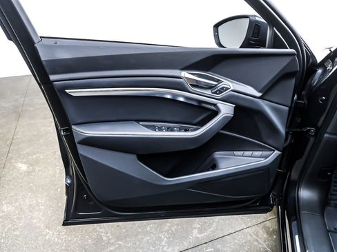 Used 2022 Audi e-tron Premium w/ Convenience Plus Package image 22