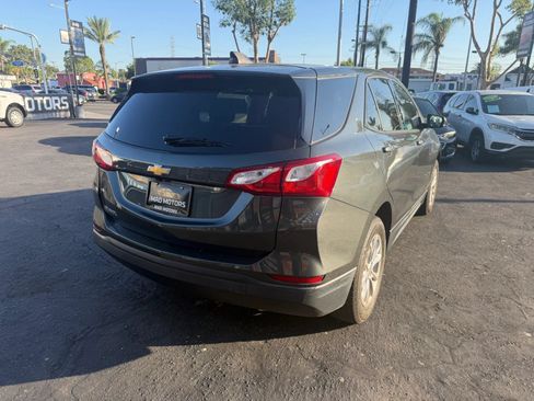 Used 2019 Chevrolet Equinox LS w/ LS Convenience Package FWD image 3
