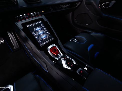 Used 2021 Lamborghini Huracan EVO image 28