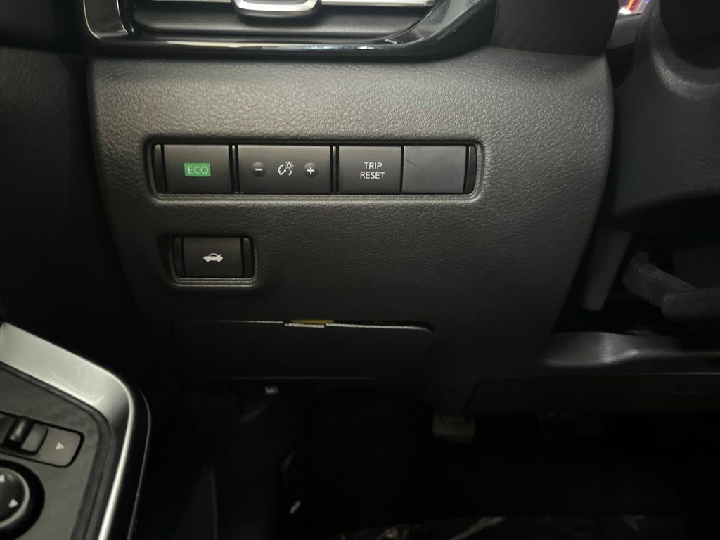 Used 2025 Nissan Sentra SR FWD image 54