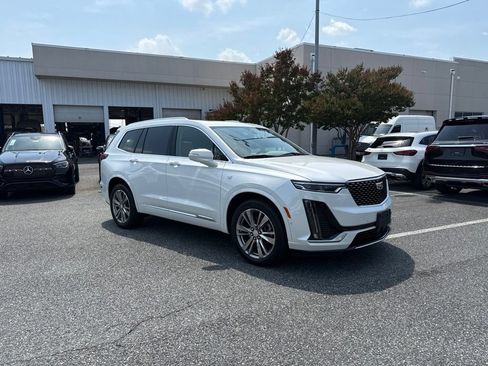 Used 2023 Cadillac XT6 Premium Luxury w/ Platinum Package AWD/4WD image 3