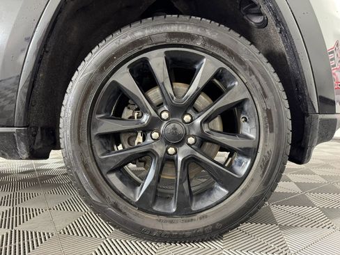 Used 2021 Jeep Grand Cherokee Laredo X AWD/4WD image 47