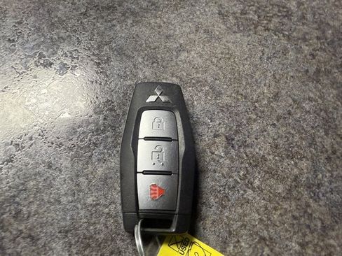 Used 2022 Mitsubishi Outlander ES image 40